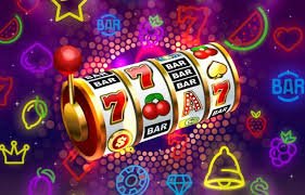 okcbet ငါးပစ်ဂိမ်း multiplayer table တွင် ကစားသမားများ Fish Hunter ကစားနေသောမြင်ကွင်း