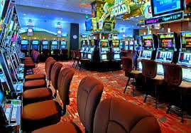okcbet VIP program တွင် ပါဝင်ရန် mobile ဖြင့် account ဖွင့်နေသောမြင်ကွင်း